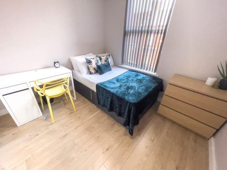 6 bedroom terraced house to rent - Photo 4