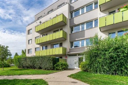 Prostorný a světlý byt 2+kk s garážovým stáním a skvělým zázemím – k nastěhování od 1. 11. 2026 - Photo 4