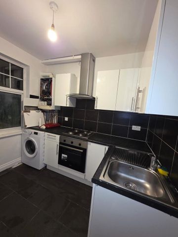 3 bedroom flat to rent - Photo 5