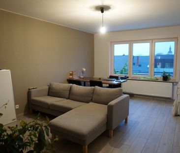 Appartement met kleine garageruimte/berging en 2 open staanplaatsen - Photo 2