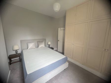 2 Bed Flat, Putney Bridge Road, SW15 - Photo 3