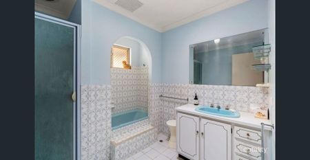 Perfect location - Photo 2