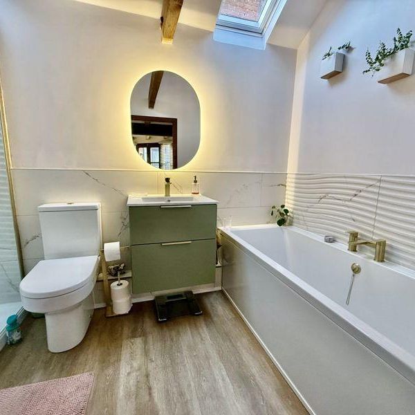 2 bedroom barn conversion to rent - Photo 1