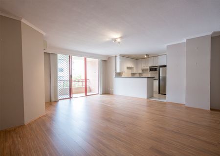 Two Bedroom Apartment with Parking - Photo 2