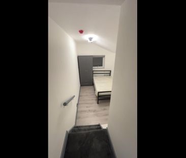 Room in a Shared House, Victoria Street, RG1 - Photo 4