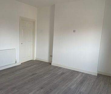 2 bedroom apartment to let - Photo 6