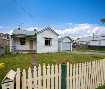 CHARMING COTTAGE AVAILABLE NOW! - Photo 6