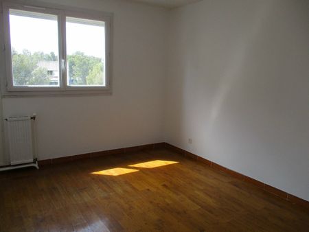 NIMES / PUECH DU TEIL - T4 BIS avec BALCON, PARKING et CAVE - Photo 4