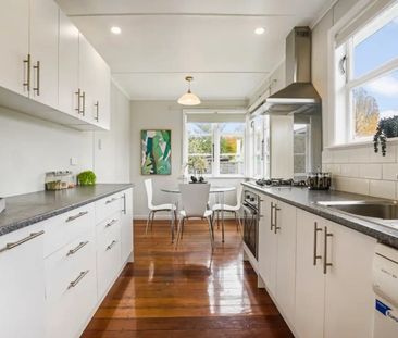 This well-presented home offers comfortable living in a convenient ... - Photo 4