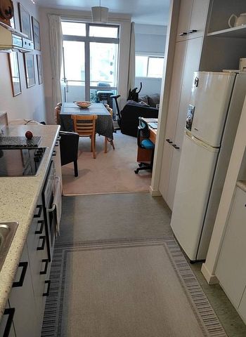 Chic Te Aro Apt w/ Balcony & Lift - Photo 4
