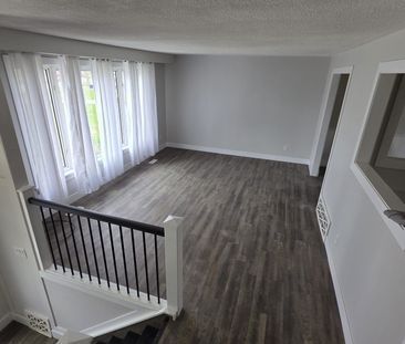 For Lease - 17 Larkdale Crescent, Essa, Ontario - Photo 2