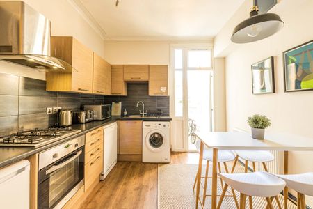 Double Loft Room- WALK TO CITY- Sociable House - Photo 2