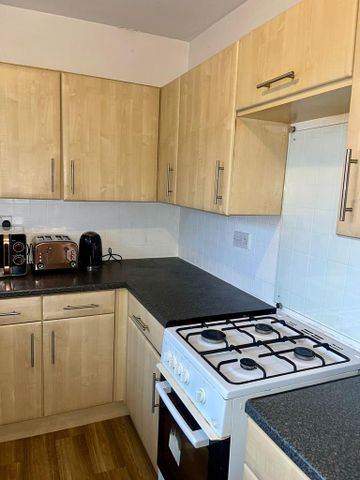 1 bedroom in a house share to rent - Photo 4