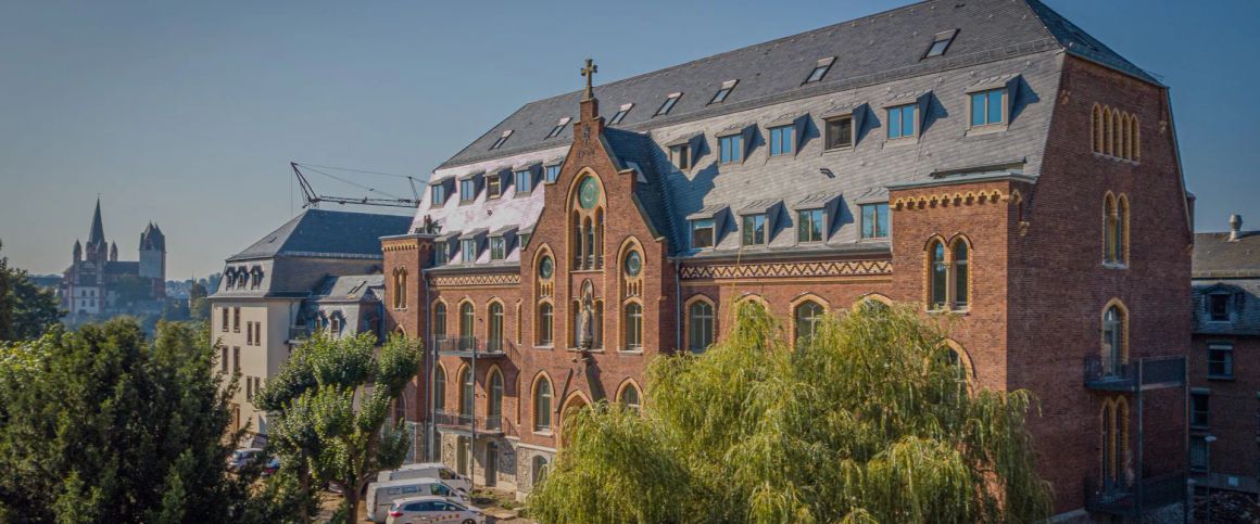 Stilvolle 2 Zimmerwohnung mit Dachterrasse im historischen Kloster von Limburg! - Photo 1