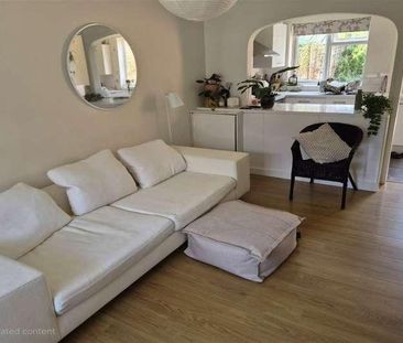Bedroom Terraced House In Godalming, GU7 - Photo 3