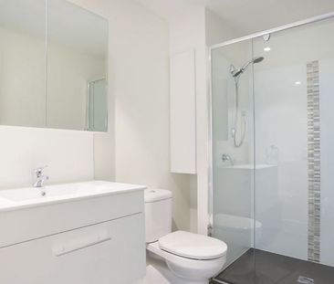 Two-bedroom unit with views of the Nerang River! - Photo 3
