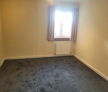 Flat to rent on - Photo 1