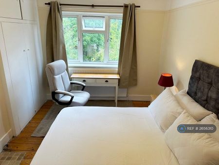 1 bedroom in a house share to rent - Photo 3