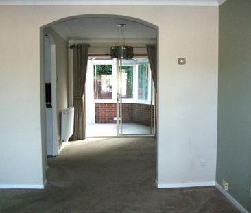3 bedroom detached house to rent - Photo 3