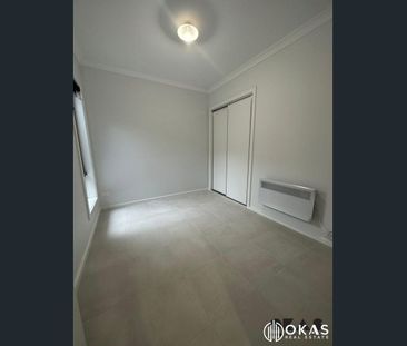 Stylish Family home for Rent in heart of new Tarneit - Photo 1