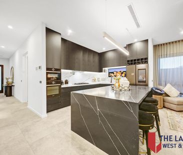 4-Bedroom Luxury Home with Dual Master Suites, 2 Living Areas & 2 K... - Photo 1