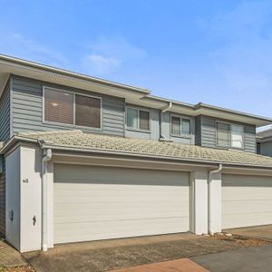Corner Townhouse with Modern Comforts - Photo 3