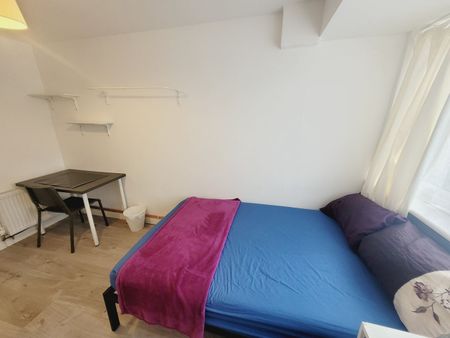 8 Bed Detached House, Sheriff Avenue, CV4 - Photo 2