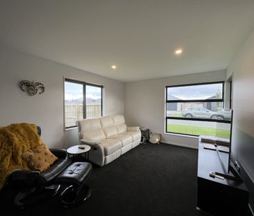 66 Oaks Drive, Lincoln - Photo 3