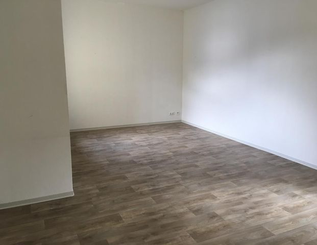 Schöne 3-Zimmerwohnung mit großen Wohnzimmer im 1.OG - Foto 1