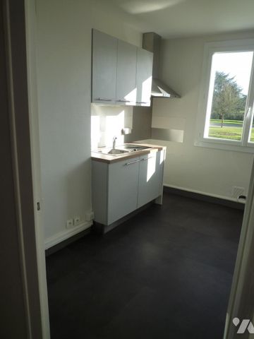 Loue Appartement à Rezé Pont Rousseau T2 rdc - cave et parking extérieur - Photo 4