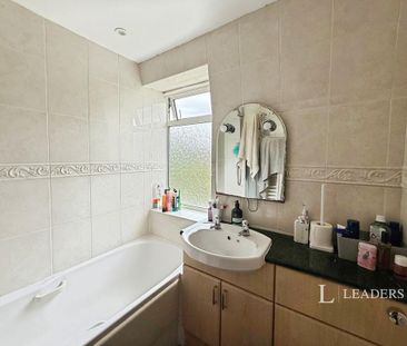 4 bedroom semi-detached house to rent - Photo 5