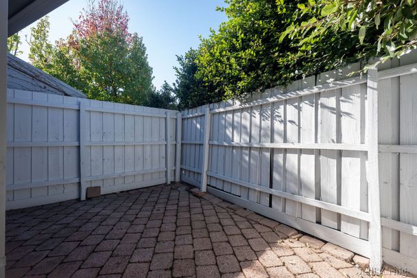 4/5 Barkly Street, Brunswick East - Photo 1
