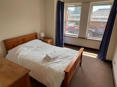 6 Bed Semi-Detached House, Wilton Avenue, SO15 - Photo 4