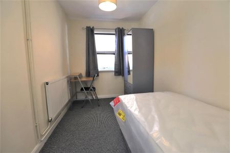 4 bedroom end of terrace house to rent - Photo 5