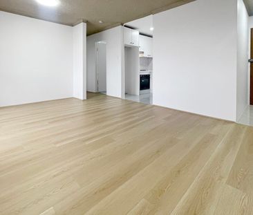 Renovated top floor two-bedroom apartment with garage - Photo 1