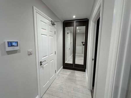 Bridge Road, Hampton Court Village, East Molesey, Surrey, KT8 - Photo 3