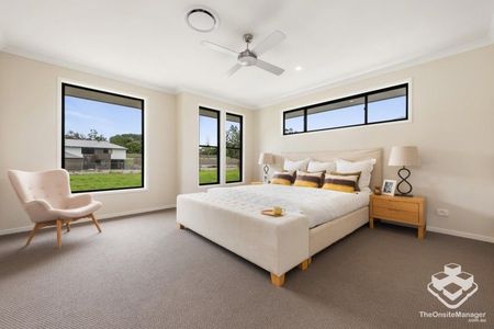 IDEAL FAMILY SIZED HOME IN BRIDGEMAN DOWNS - Photo 3