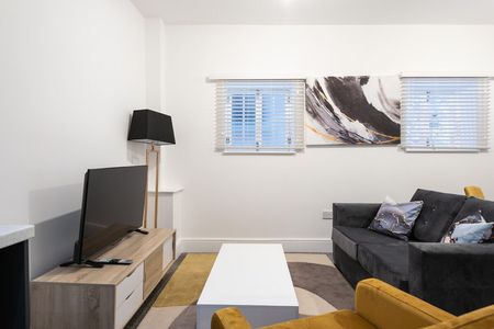 High Street - Photo 3