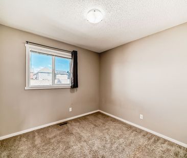 32 Evansborough Common Northwest, Calgary - Photo 3