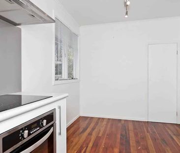 Lovely Spacious House with 3 Bedrooms - Photo 4