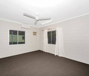 Unique 6 Bedroom Home - 3 Bay Shed - Large Block - Photo 3