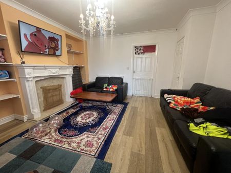 3 bedroom semi-detached house to rent - Photo 3