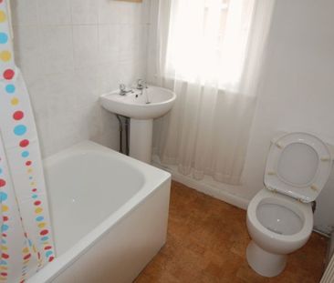 6 bedroom 3 bathrooms - Photo 2