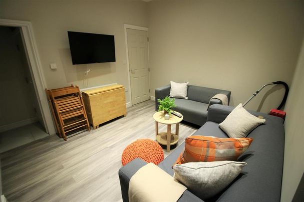 5 bedroom private hall to rent - Photo 1