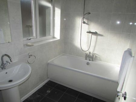 4 Bedroom Detached Available Arranging tenancy - Photo 3