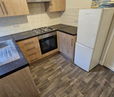 2 bed Terraced - To Let - Photo 5