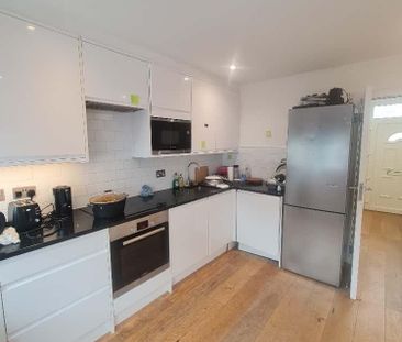 1 bedroom in a house share to rent - Photo 4
