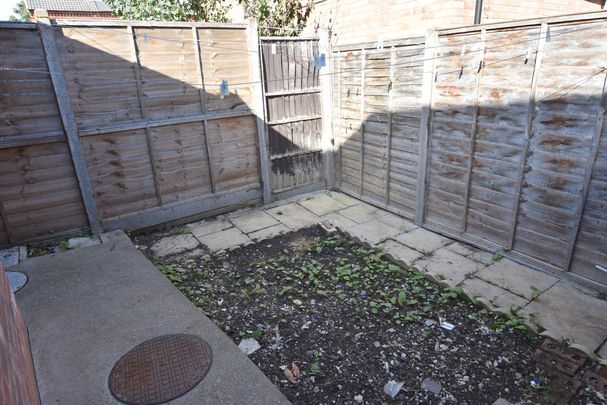 2 Bedroom Mid Terraced House - Photo 1