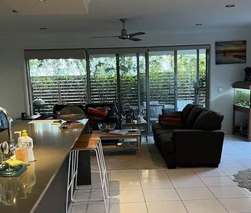 Burleigh Waters - Photo 1