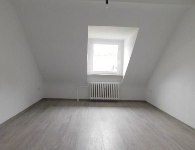 Schöne Dachgeschoss-Wohnung in Stadtnähe! - Foto 1